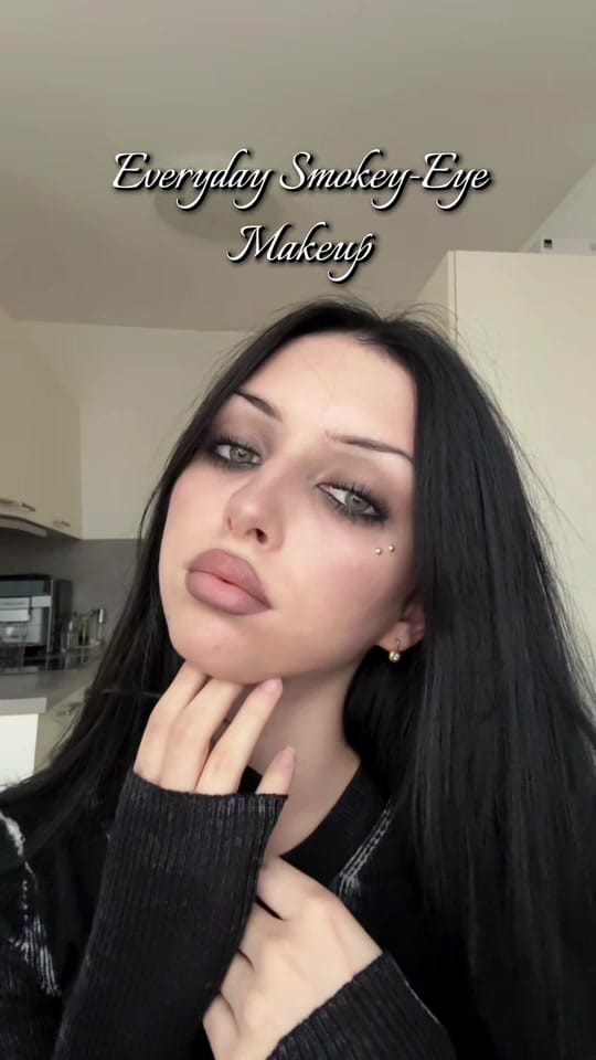 Post 10 by molly𖤐°｡⋆⸜ on TikTok (video)
