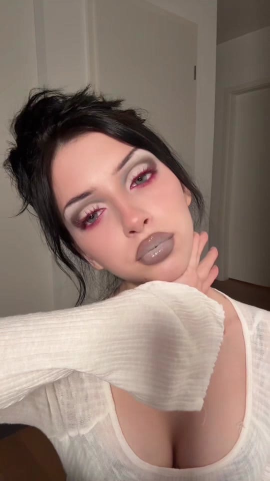 Post 8 by molly𖤐°｡⋆⸜ on TikTok (video)