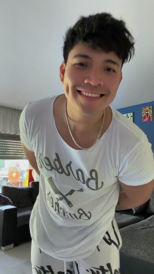 Post 2 by LusoMena🇸🇻 on TikTok (video)