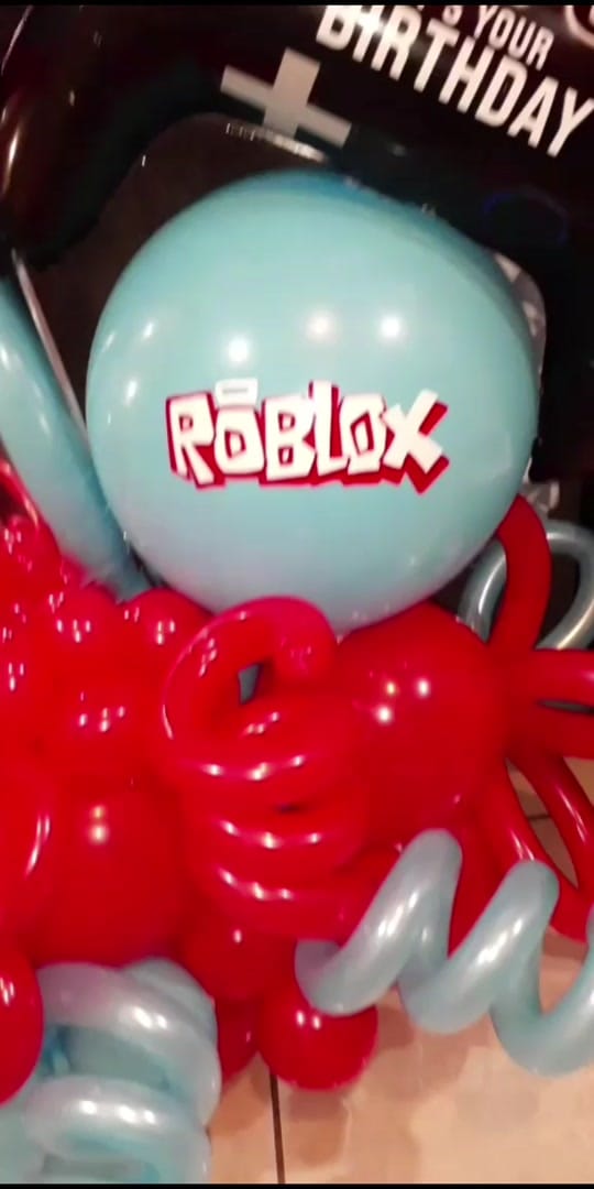Post 3 by Laura Diaz on TikTok (video)