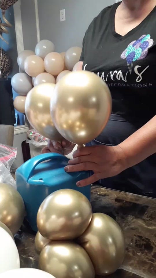 Post 1 by Laura Diaz on TikTok (video)