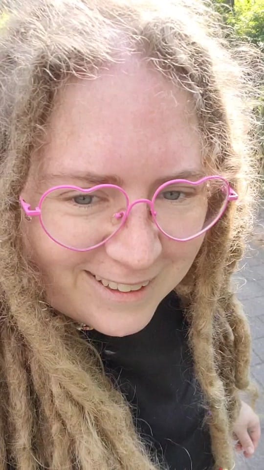 Post 8 by Ventriloquist_Luise on TikTok (video)