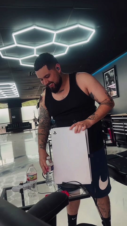 Post 7 by Juan Mijares on TikTok (video)