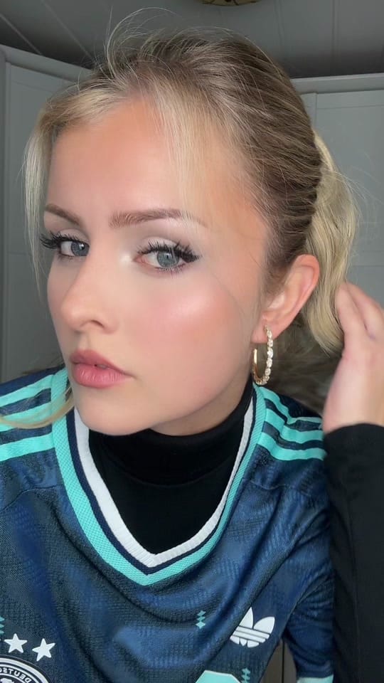Post 1 by Anna on TikTok (video)