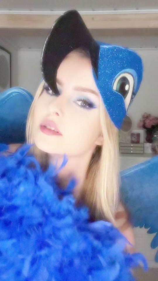Post 8 by Anna on TikTok (video)