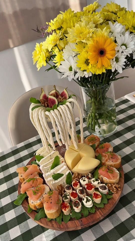 Post 4 by Gamze on TikTok (video)