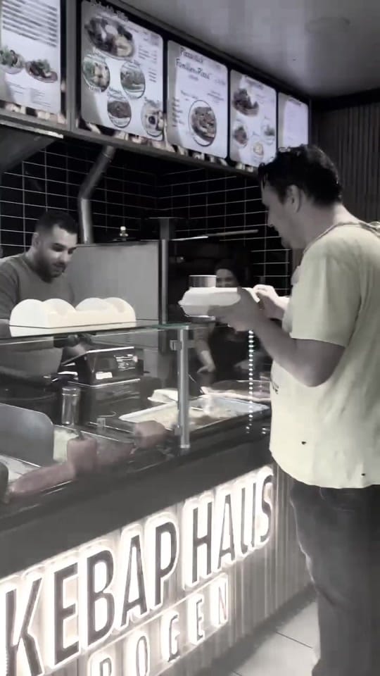 Post 4 by Bule & Era di Indonesia on TikTok (video)