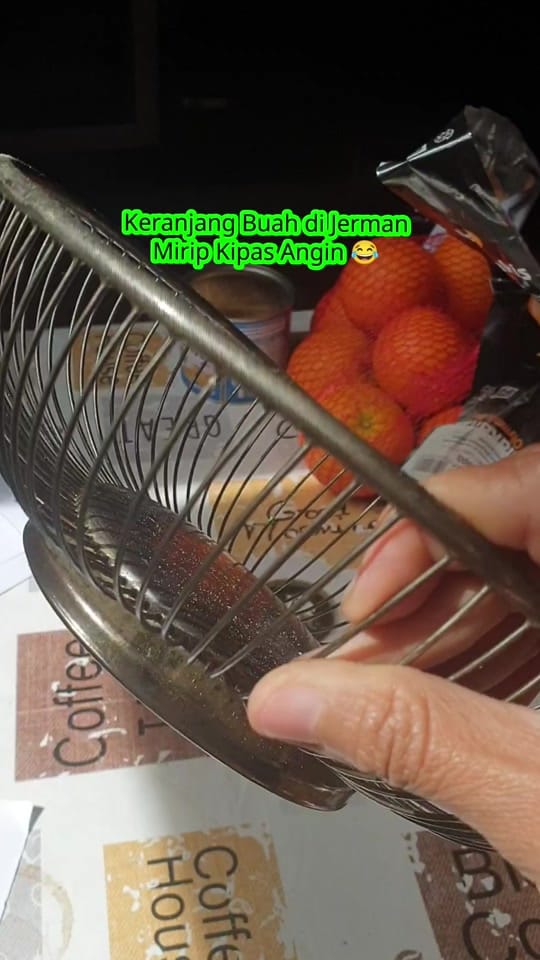 Post 7 by Bule & Era di Indonesia on TikTok (video)