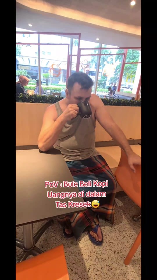 Post 9 by Bule & Era di Indonesia on TikTok (video)