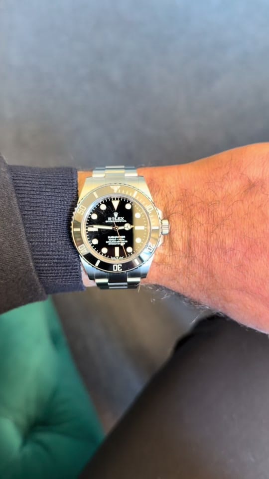 Post 4 by Lux4Watches GmbH on TikTok (video)