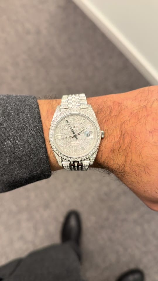 Post 3 by Lux4Watches GmbH on TikTok (video)