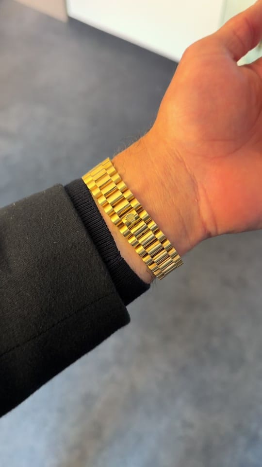 Post 10 by Lux4Watches GmbH on TikTok (video)