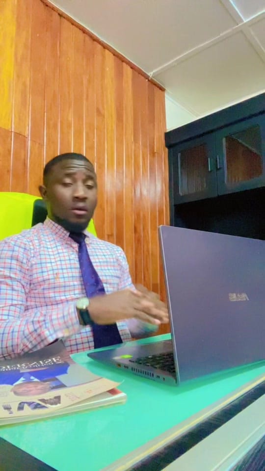 Post 9 by LE BOSSE DES STAGIAIRES 💳💶💸 on TikTok (video)