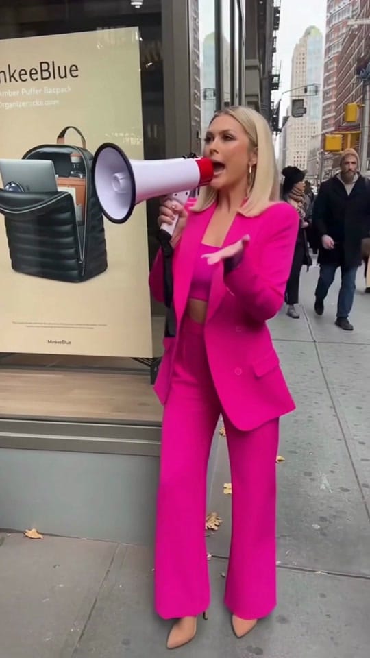 Post 2 by MinkeeBlue on TikTok (video)
