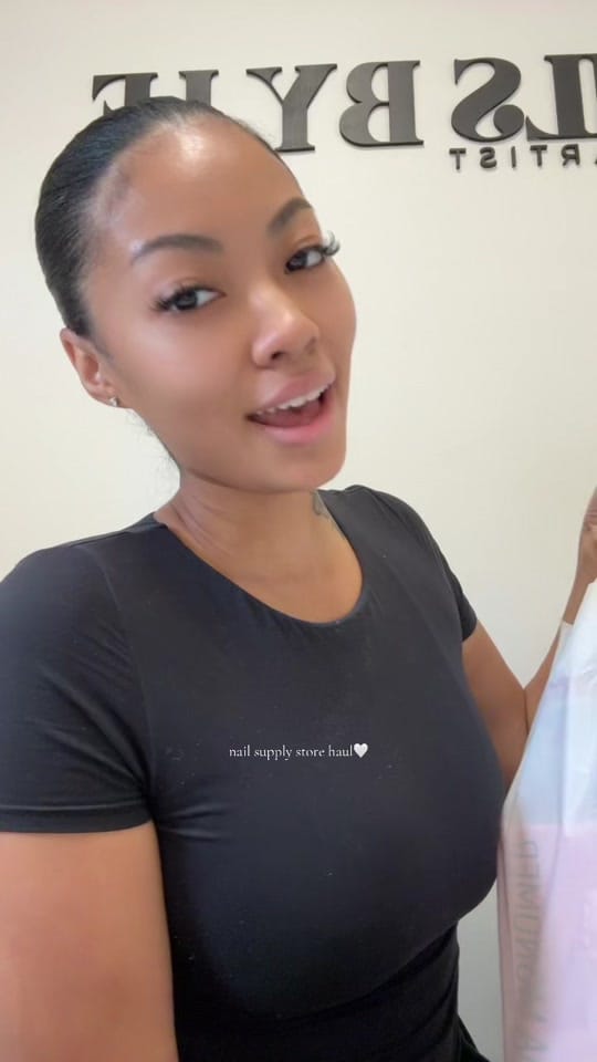 Post 6 by LE on TikTok (video)