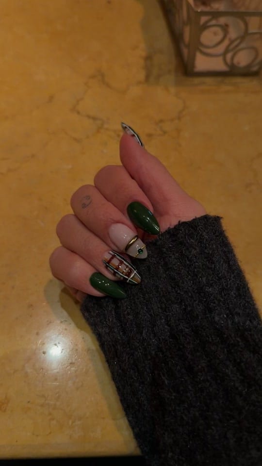 Post 4 by Nailtechnextdoor on TikTok (video)