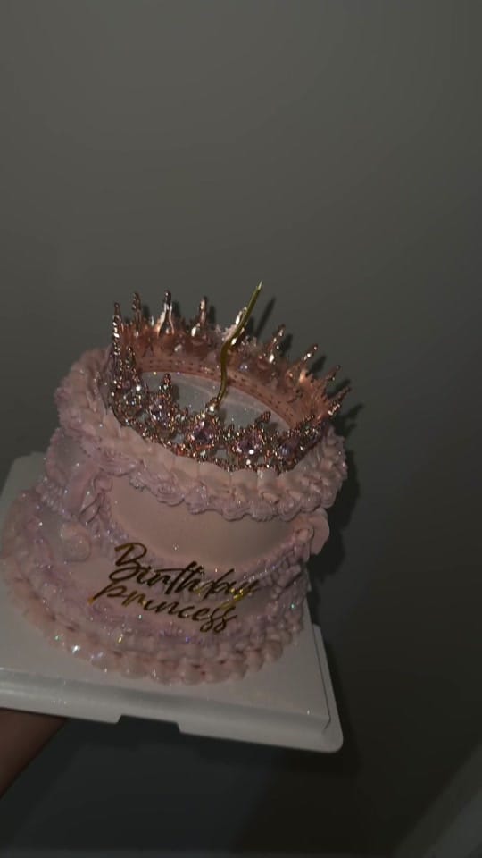 Post 9 by Andrea’s Cakes on TikTok (video)