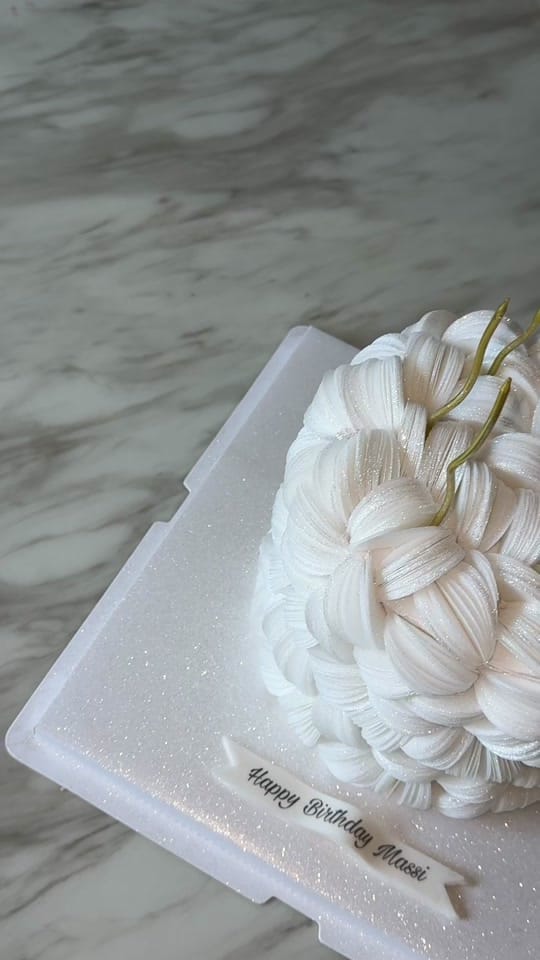 Post 6 by Andrea’s Cakes on TikTok (video)