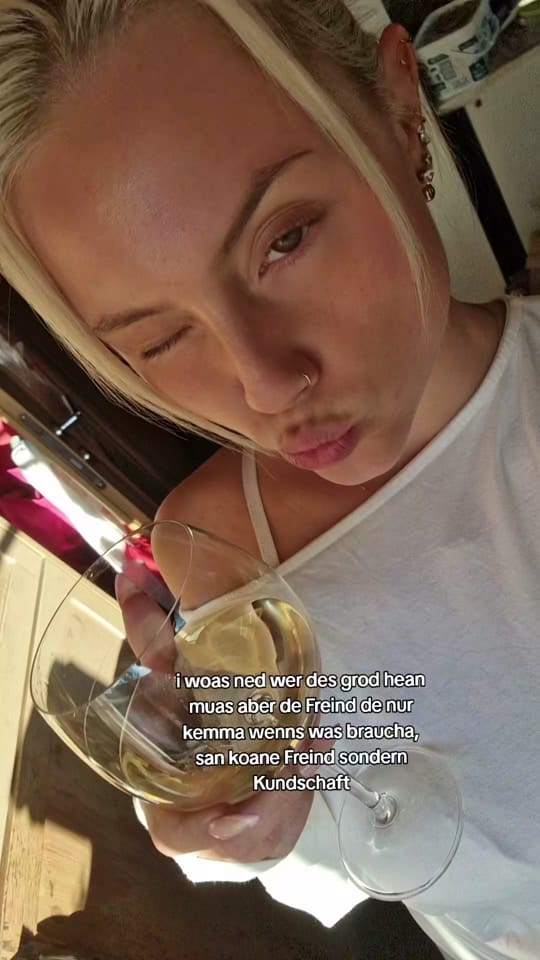 Post 3 by 𝑎𝑛𝑛𝑎 on TikTok (video)