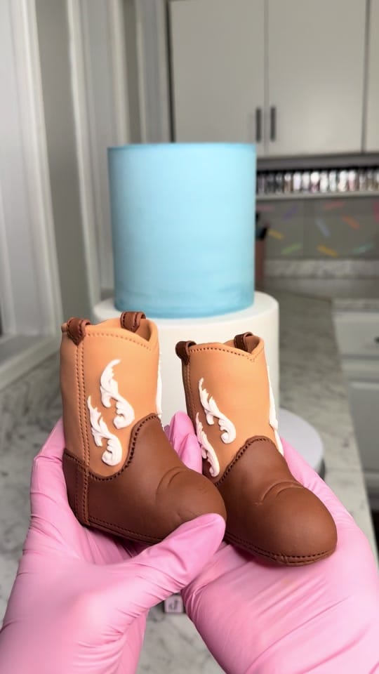 Post 5 by Angie’s Cake’s Bakery on TikTok (video)