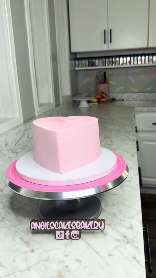 Post 3 by Angie’s Cake’s Bakery on TikTok (video)