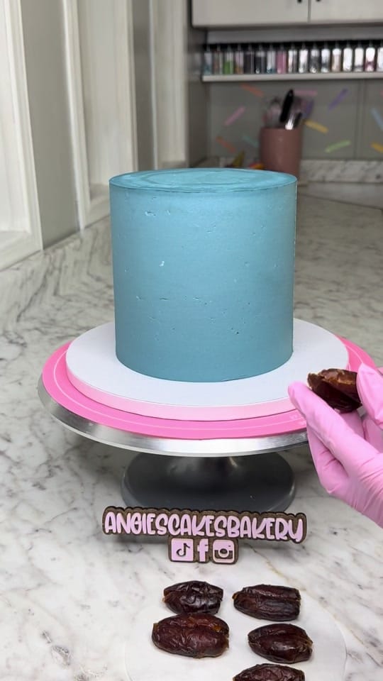 Post 1 by Angie’s Cake’s Bakery on TikTok (video)