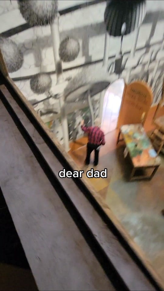 Post 10 by David Hollowell on TikTok (video)
