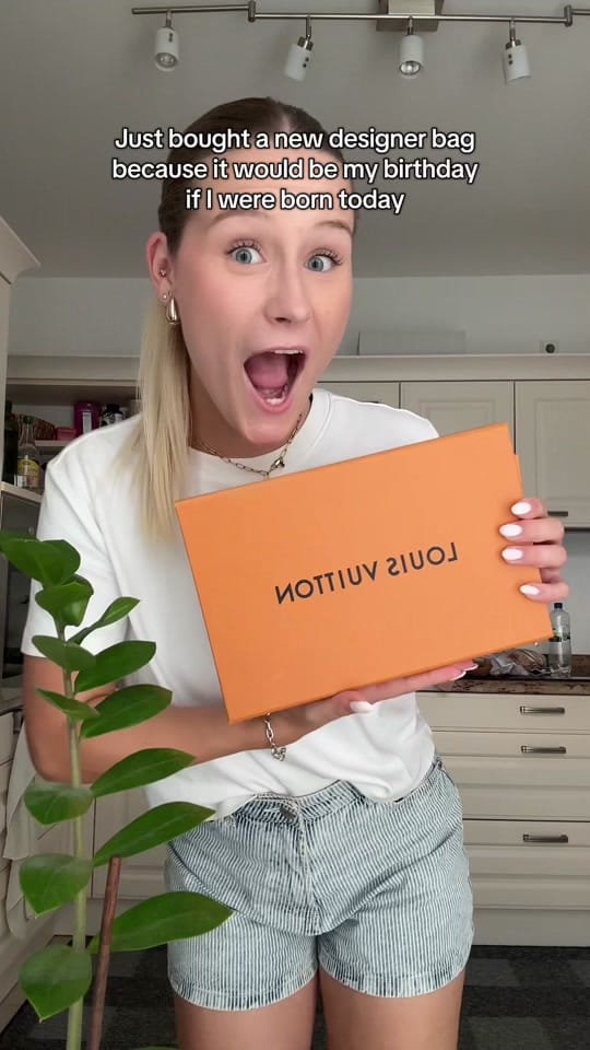 Post 9 by ilodeee | Content Creator on TikTok (video)