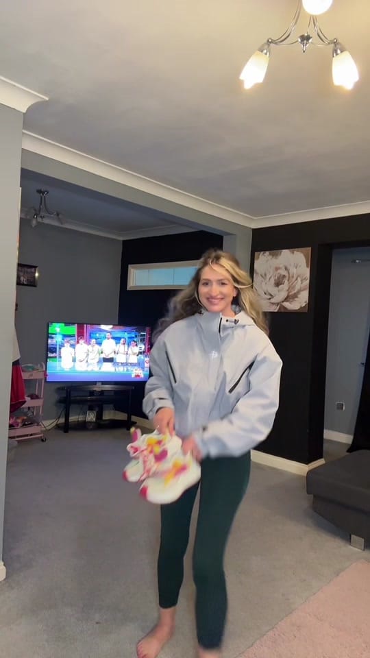 Post 5 by anamariamateiasi on TikTok (video)