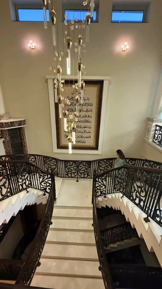 Post 2 by Rimsha Habib on TikTok (video)