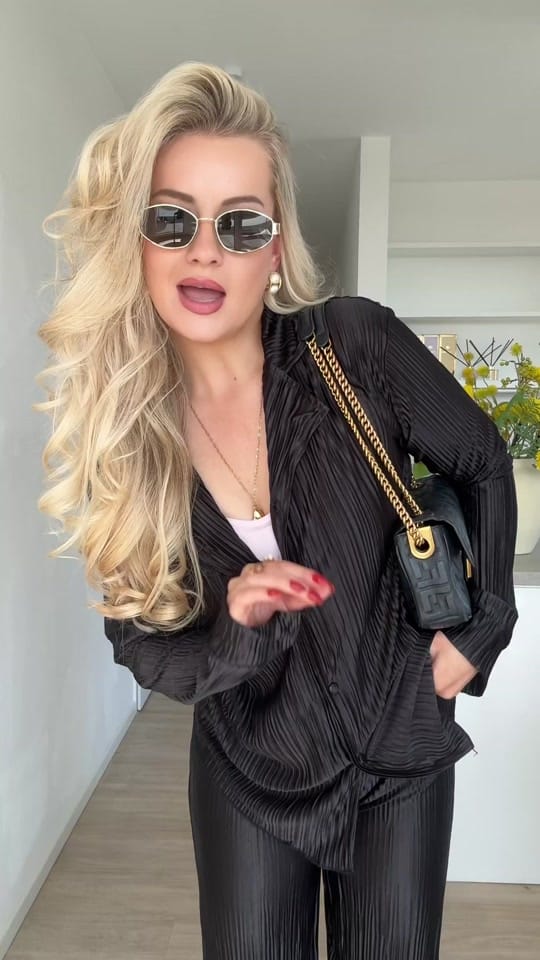 Post 1 by jaanaafischer on TikTok (video)