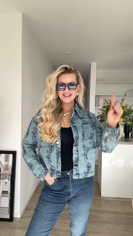 Post 5 by jaanaafischer on TikTok (video)