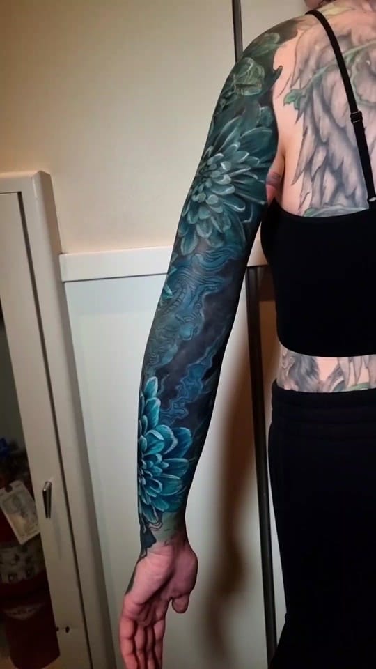 Post 3 by Lainey Bee on TikTok (video)