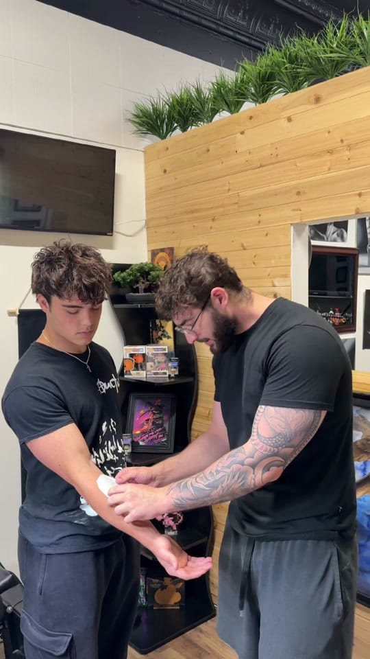 Post 10 by felleti_1nk on TikTok (video)