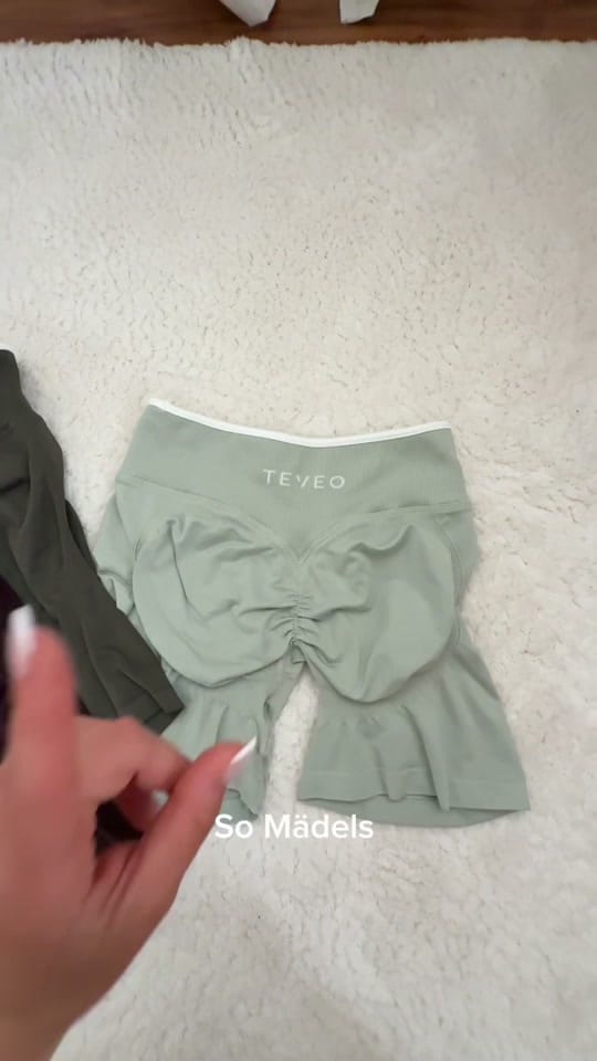 Post 2 by Larissa on TikTok (video)