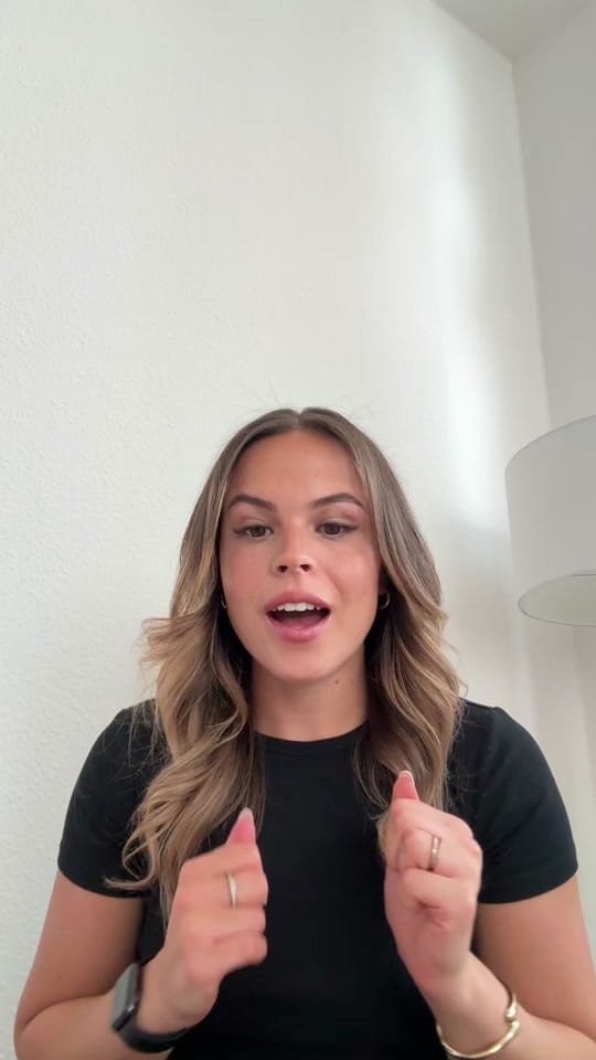 Post 4 by Larissa on TikTok (video)
