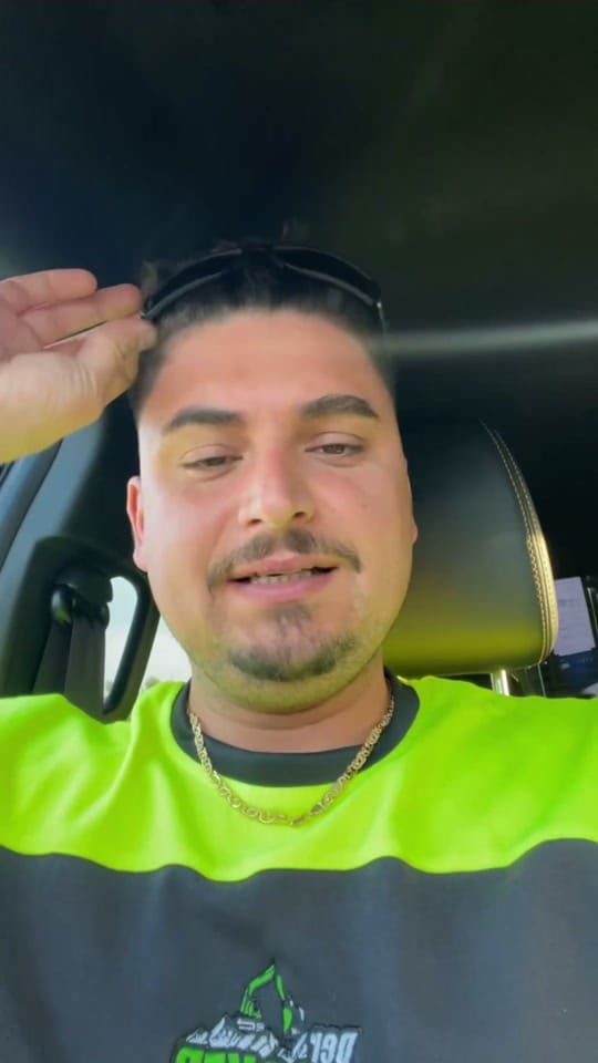 Post 2 by Der Macker mit dem Bagger on TikTok (video)