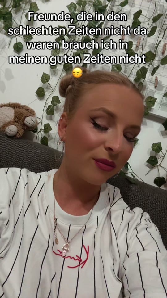 Post 1 by Lena Mxb on TikTok (video)