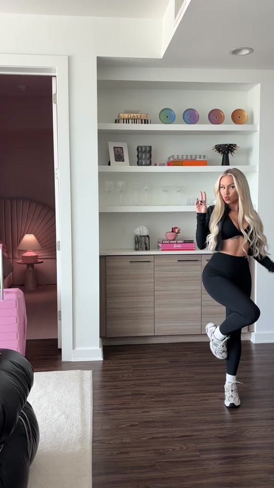 Post 2 by Kayla Kristeen on TikTok (video)