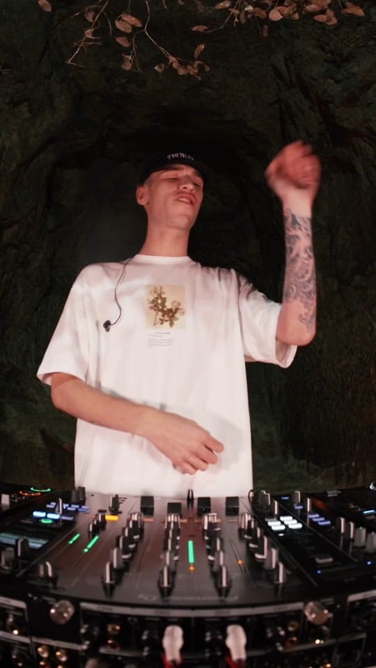 Post 9 by grava on TikTok (video)