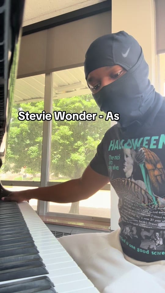Post 4 by Iconik 🎹 on TikTok (video)