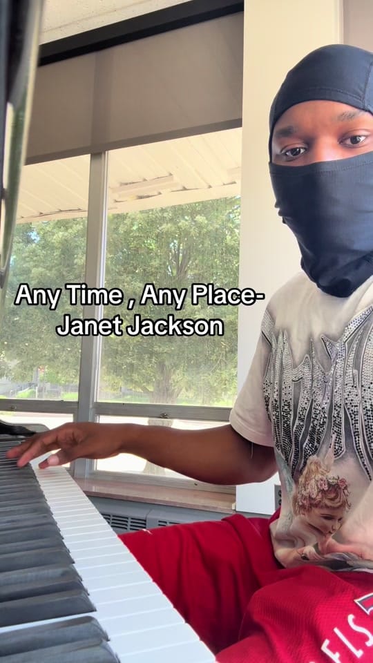 Post 6 by Iconik 🎹 on TikTok (video)
