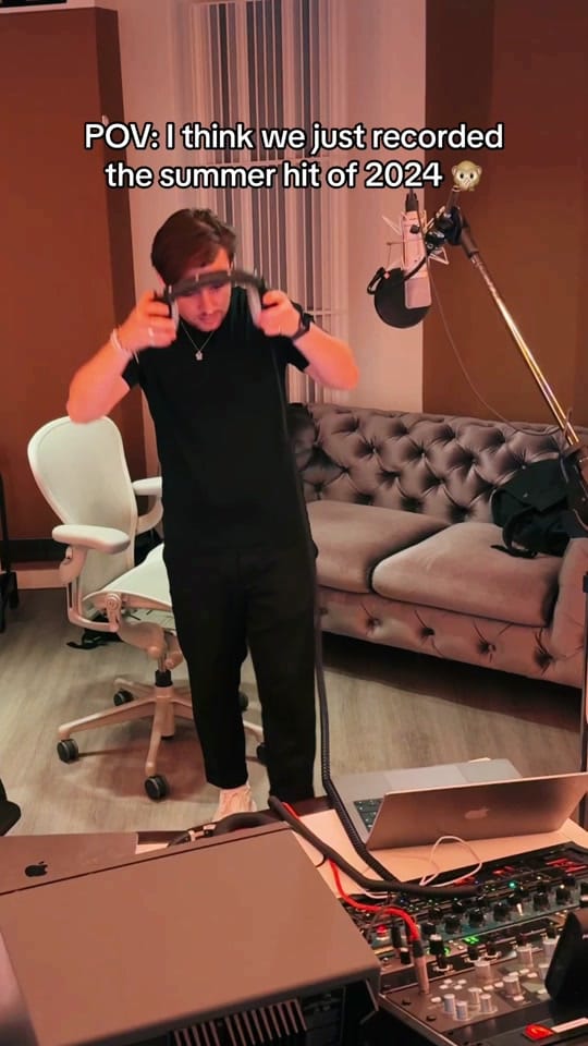 Post 2 by René Miller on TikTok (video)