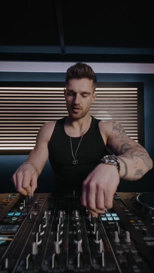 Post 4 by DJ ISEK on TikTok (video)