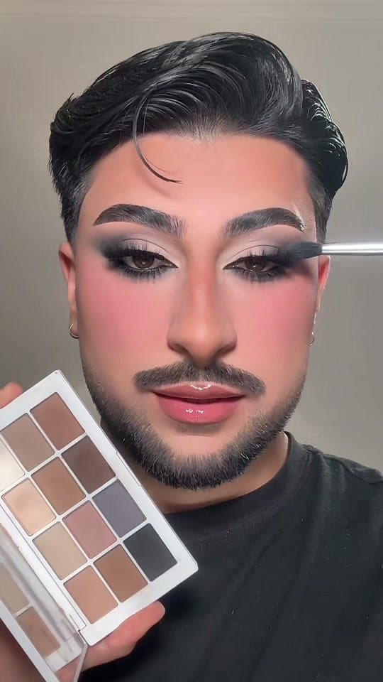 Post 4 by Arwin | Makeup Artist on TikTok (video)