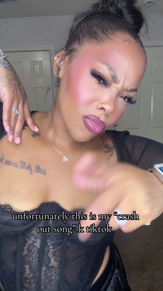 Post 1 by L A N D R A A 💋 on TikTok (video)