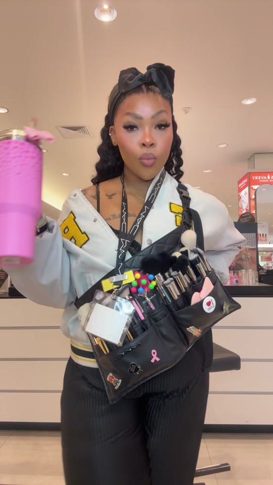Post 7 by L A N D R A A 💋 on TikTok (video)