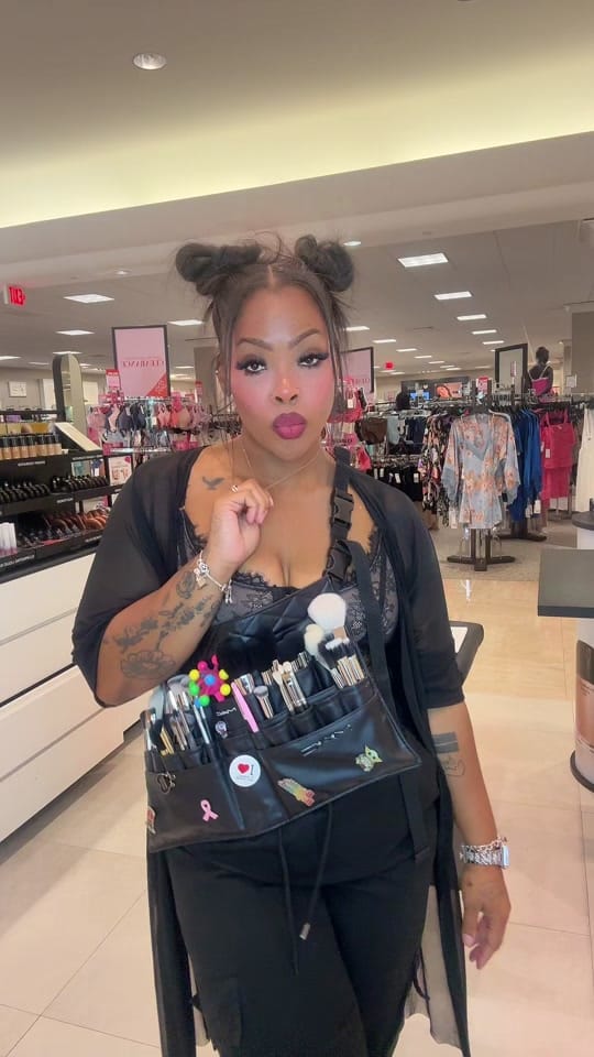 Post 4 by L A N D R A A 💋 on TikTok (video)