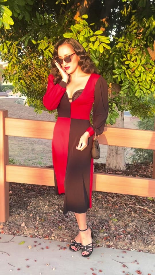 Post 3 by Jenny Dame on TikTok (video)