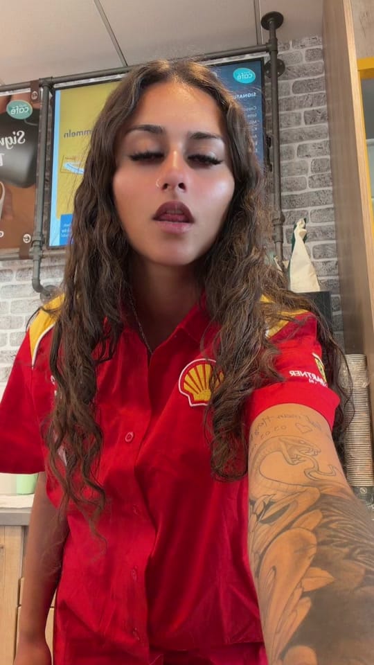 Post 6 by Jasmin on TikTok (video)